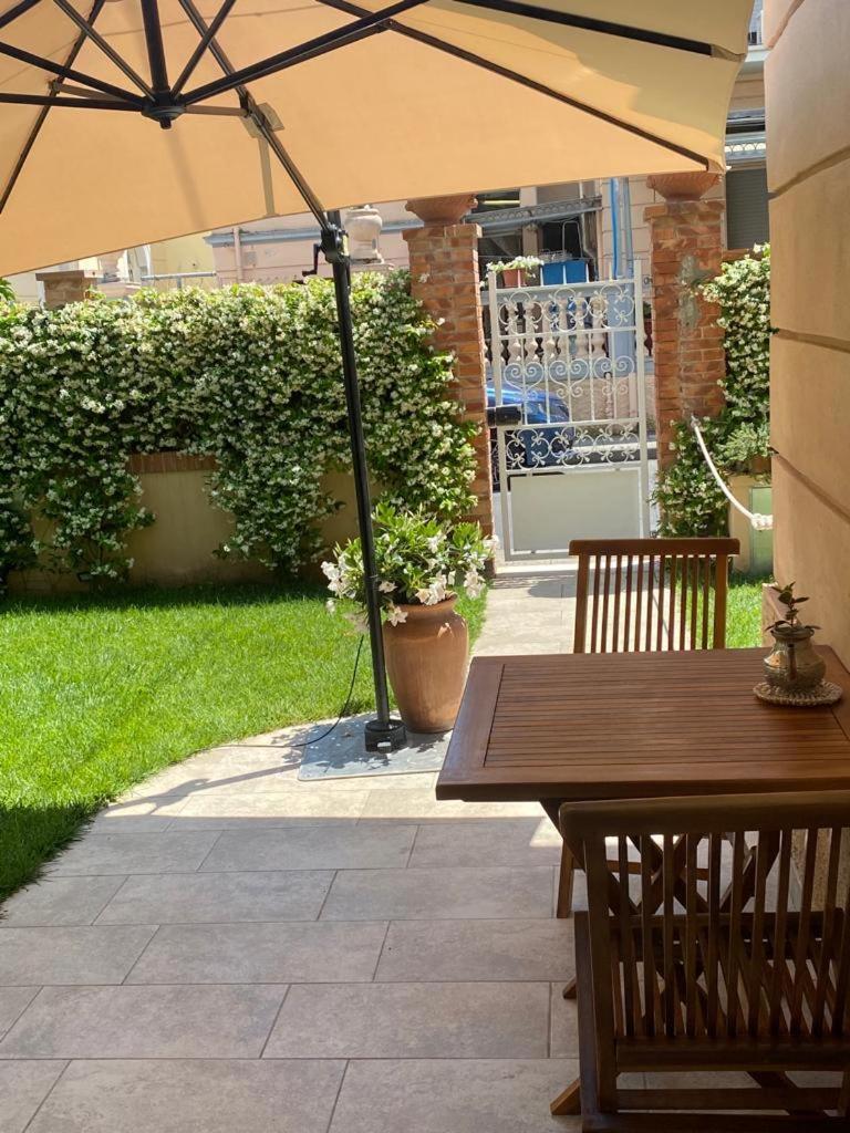 Apartamento Monolocale Pura Vida Viareggio Exterior foto